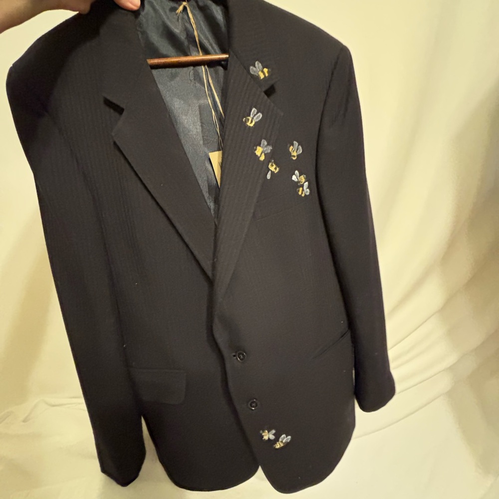 Nicki Blazer with Hamsa and Loving Bee- redesigned and upcycled - Picture 4 of 5